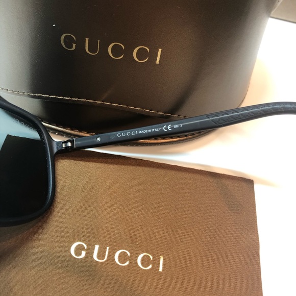 Gucci sunglass with case - Picture 5 of 8